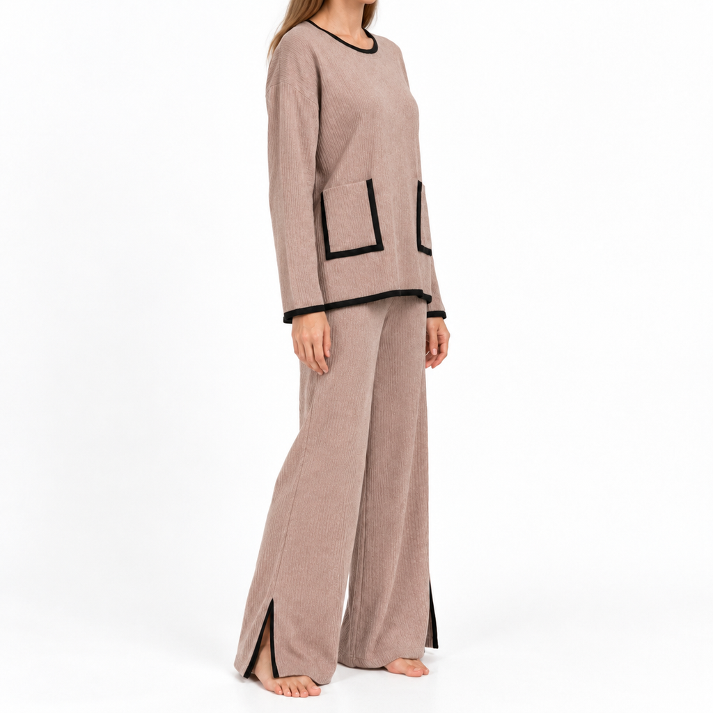 The Amelie Crew-Neck Wide-Leg Knit Set - 白色 - Distinct three-quarter view