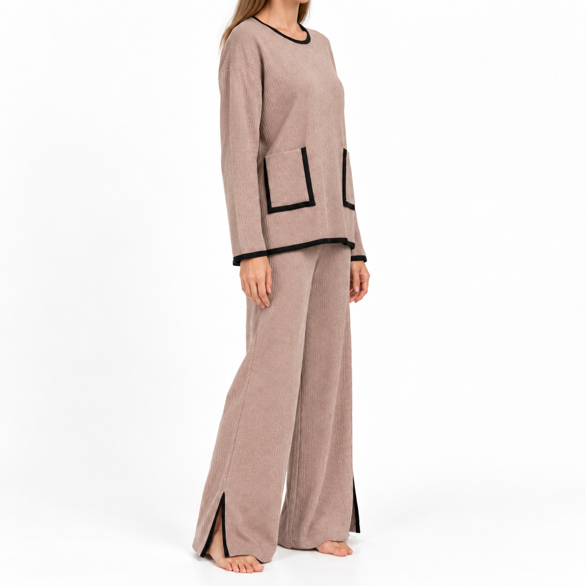 The Amelie Crew-Neck Wide-Leg Knit Set - 白色 - Distinct three-quarter view