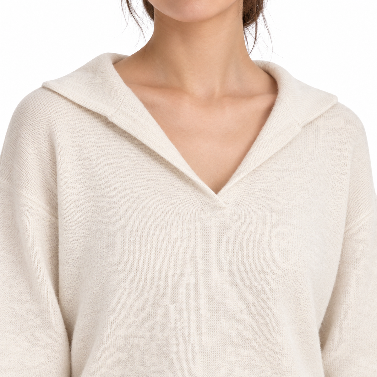 The Camille V-Neck Relaxed Knit Set - 米白 - upper detail