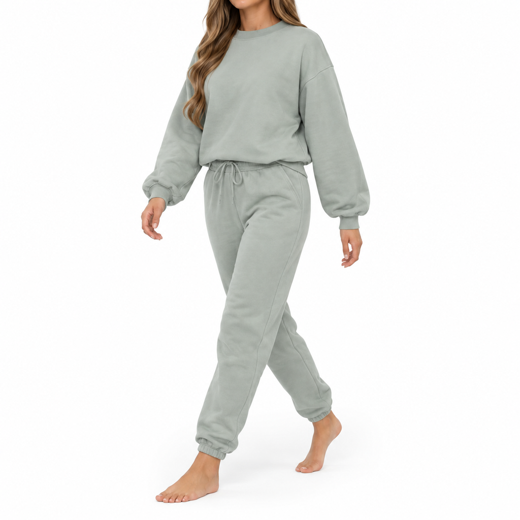 The Manon Sweatshirt & Jogger Set - 浅灰色 - model three quarter